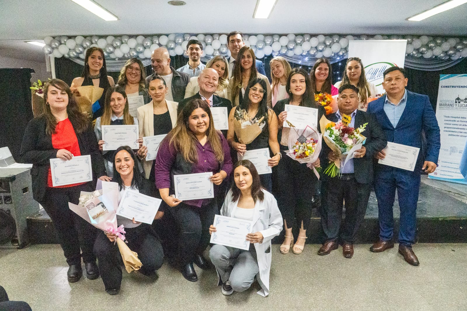 Donación de medallas para residentes egresados